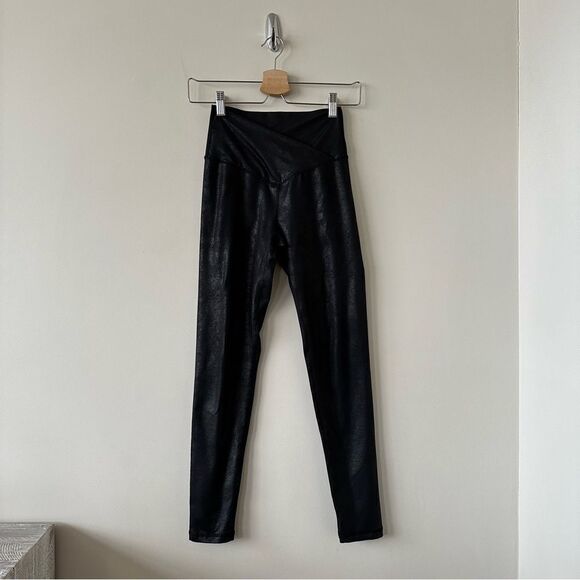 Offline by Aerie the Hugger Crossover High Waisted Crackle Legging - Picture 2 of 10